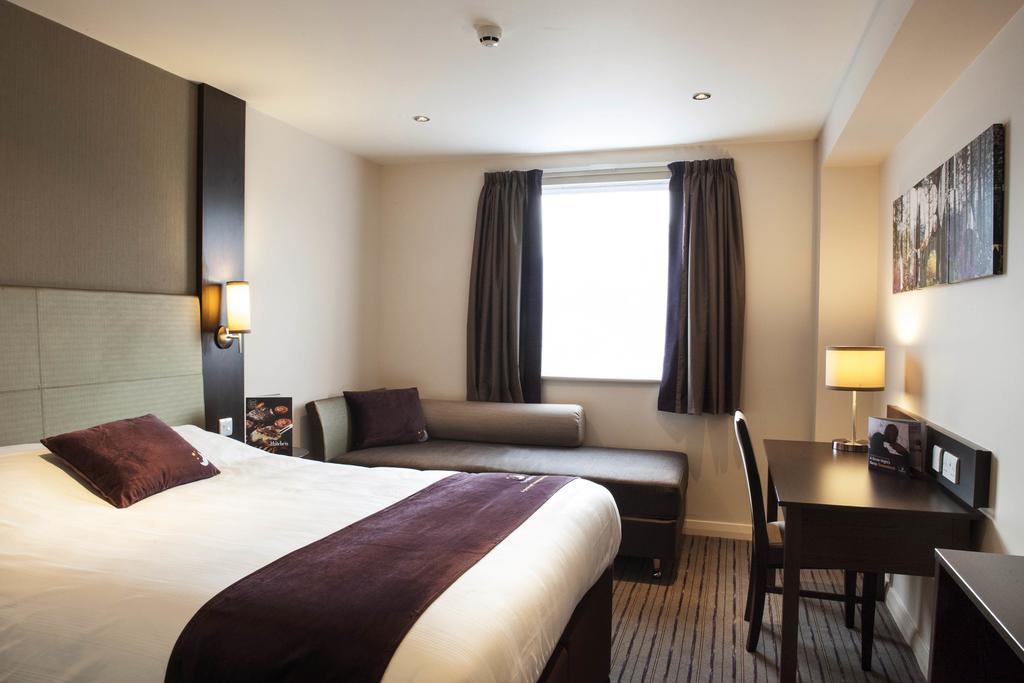 Premier Inn London Heathrow M4/J4 히드로 외부 사진